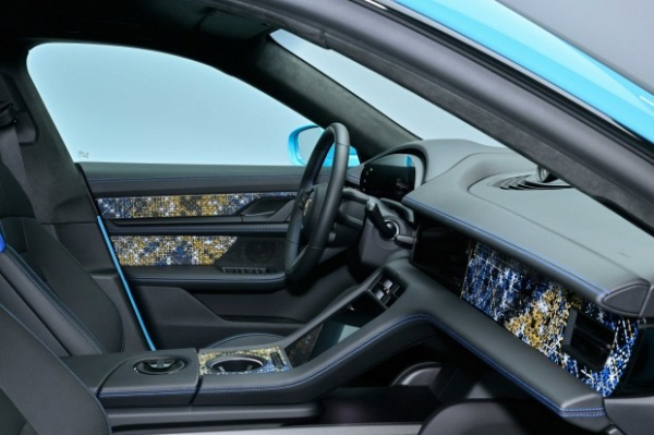 Електромобіль Porsche Taycan перетворили на витвір мистецтва