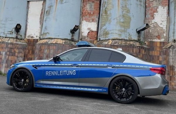 BMW M5 перетворили на поліцейський автомобіль