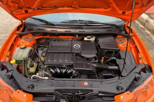 Cедан Mazda 3 з дивним тюнінгом виставили на продаж