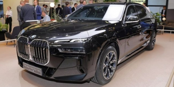 Броньований BMW i7 Protection наживо показали в Мюнхені
