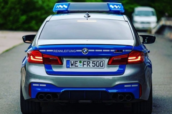 BMW M5 перетворили на поліцейський автомобіль