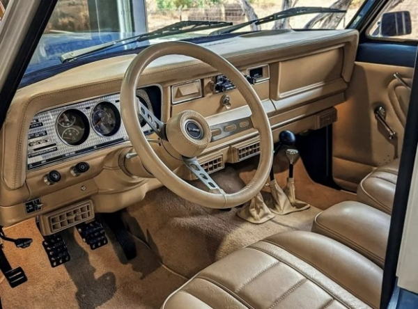 Знаменитий позашляховик Jeep Cherokee 1975 року повернули у виробництво Знаменитий позашляховик Jeep Cherokee 1975 року повернули у виробництво