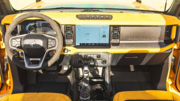 Позашляховик Ford Bronco отримав яскраву 420-сильну версію Позашляховик Ford Bronco отримав яскраву 420-сильну версію