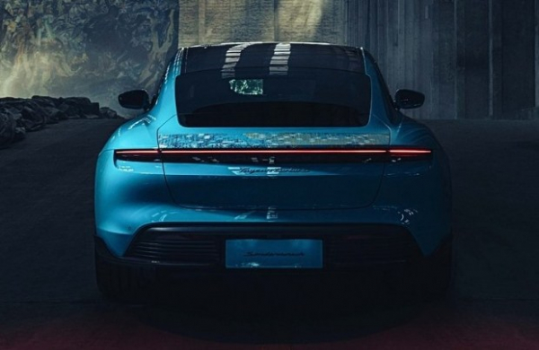 Електромобіль Porsche Taycan перетворили на витвір мистецтва