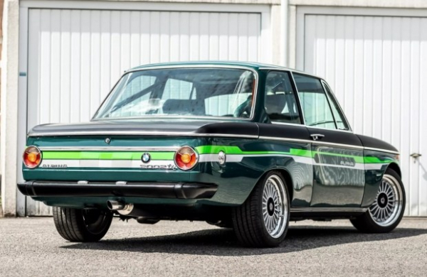 Manhart допрацював раритетний спорткар BMW 2002 tii