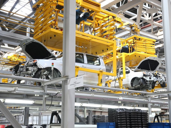 Черный ход в Россию: зачем автостроители массово бегут в Казахстан Черный ход в Россию: зачем автостроители массово бегут в Казахстан