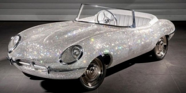 Раритетний Jaguar E-Type прикрасили кристалами Swarovski Раритетний Jaguar E-Type прикрасили кристалами Swarovski