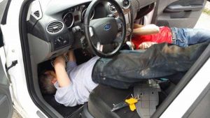 Форд Фокус 2: замена салонного фильтра своими руками