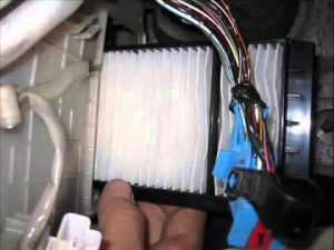 Как заменить фильтр салона Мазда 3 самому Как заменить фильтр салона Мазда 3 самому