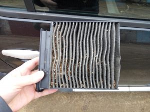 Как заменить салонный фильтр Рено Сандеро