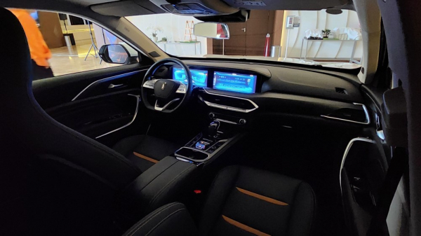 Мантуров на &laquo;Иннопроме&raquo; не подтвердил приостановку проекта Lada X-Cross 5