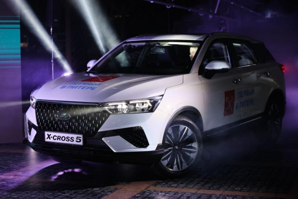 Мантуров на &laquo;Иннопроме&raquo; не подтвердил приостановку проекта Lada X-Cross 5
