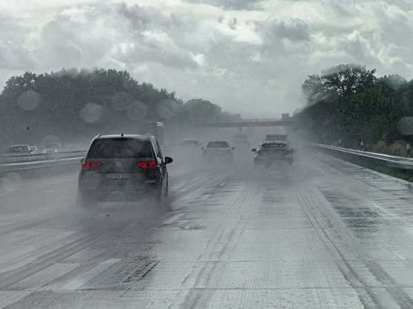 Почему осенью крайне не рекомендуется использовать круиз-контроль в автомобиле
