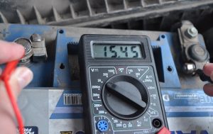 Почему происходит перезаряд аккумулятора: причины и последствия