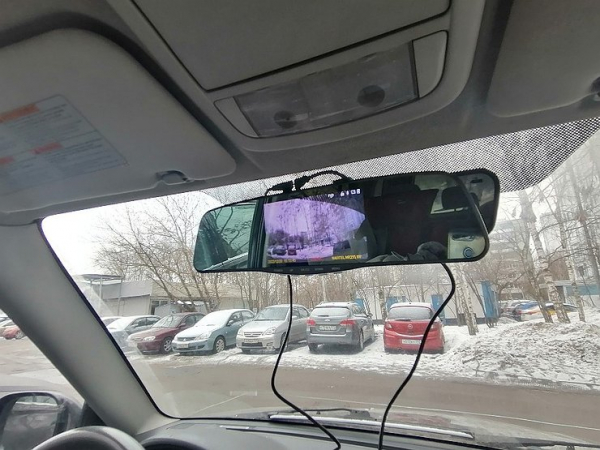 Почему салонное зеркало автомобиля должно быть умным, и как этого добиться