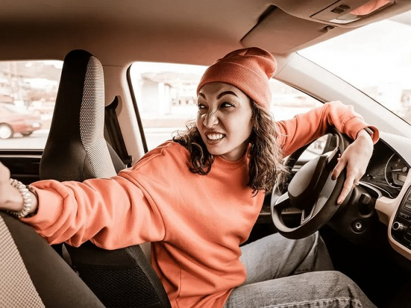 Простой малоизвестный способ парковаться задом впритирку к бамперу другой машины