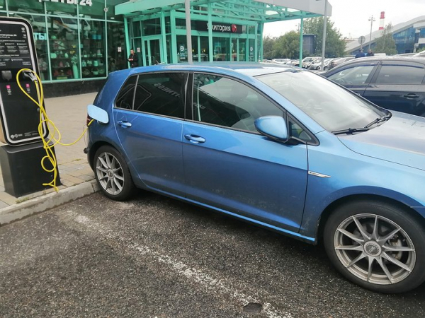 Россия наносит США ответный удар, заставляя пересаживаться на электромобили