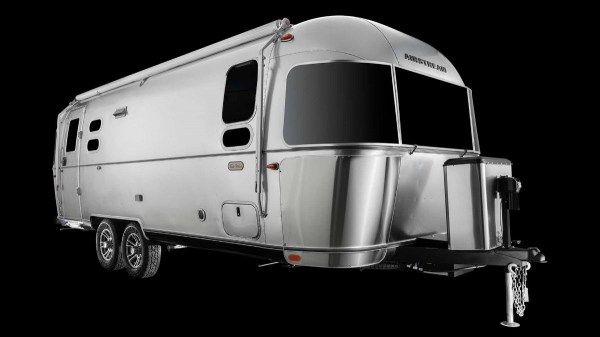 Туристический прицеп от Airstream получил большие батареи и стоит 12 млн.руб. Туристический прицеп от Airstream получил большие батареи и стоит 12 млн.руб.