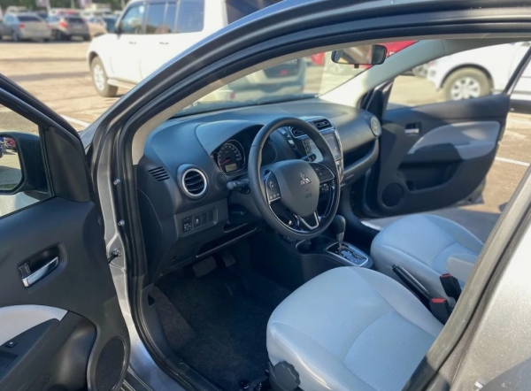 В РФ запустили продажи седана Mitsubishi Attrage по цене топовой Lada Vesta. 