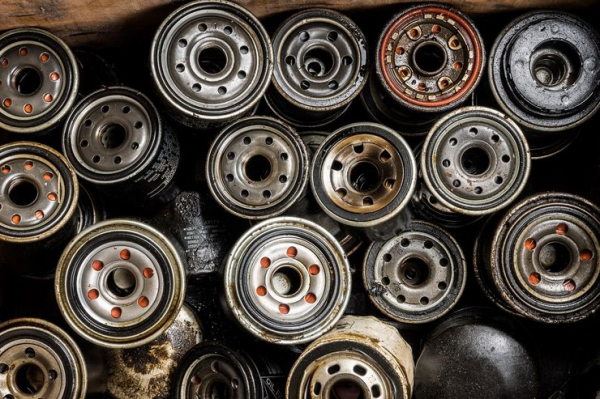 Зачем опытные водители надевают на масляный фильтр обычный винтовой хомут