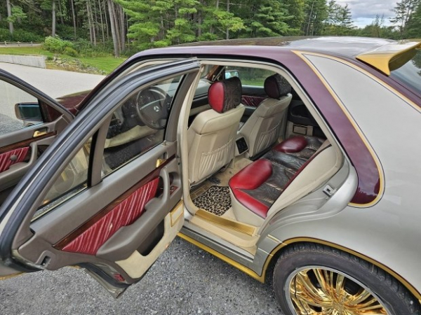 Старий Mercedes-Benz S-Class 90-х отримав екстравагантний тюнінг