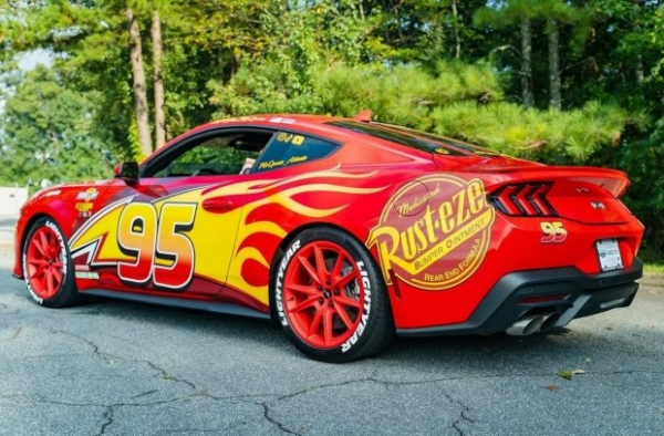 Новий Ford Mustang перетворили на авто з мультфільму &laquo;Тачки&raquo;