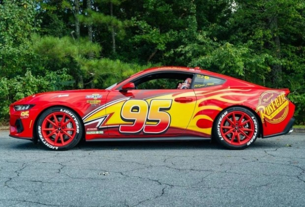 Новий Ford Mustang перетворили на авто з мультфільму &laquo;Тачки&raquo;