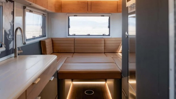 У США представили практичний будинок на колесах на базі пікапа