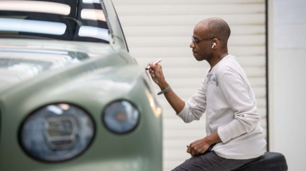 Художник-аутист перетворив Bentley Bentayga на унікальний арт-кар