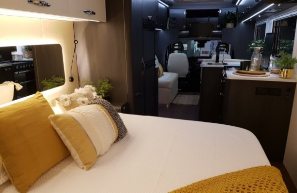 В Австралії створили розкішний автобудинок з кухнею та спальнею