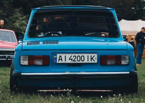 У Німеччині продається яскравий тюнінгований &laquo;Запорожець&raquo; з України