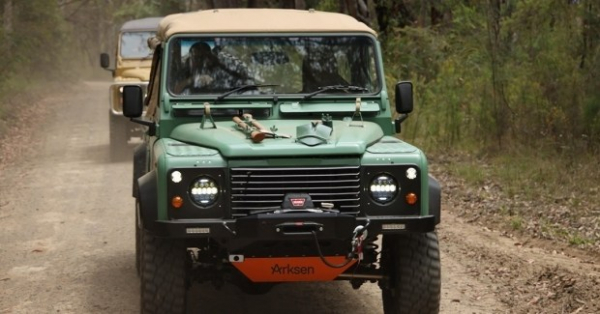 Культовий Land Rover Defender переробили на ідеальний позашляховик для експедицій
