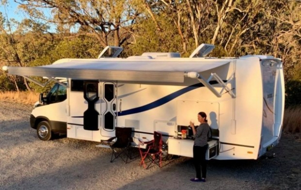 В Австралії створили розкішний автобудинок з кухнею та спальнею