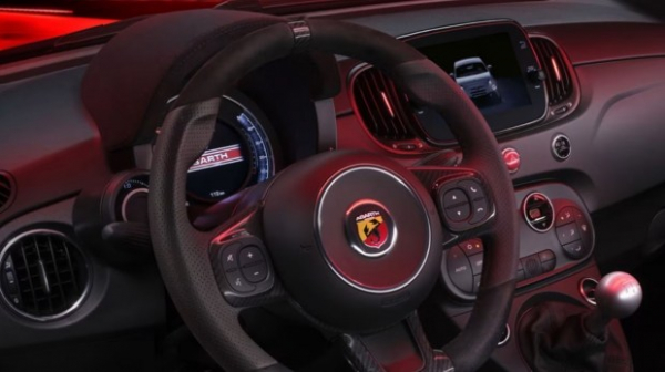 Abarth перетворила Fiat 500 на спортивний хетчбек