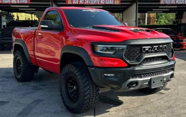 Презентовано доопрацьований пікап-малюк Ram 1500 TRX