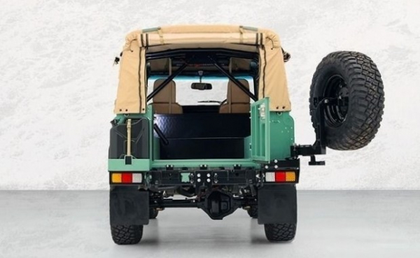 Культовий Land Rover Defender переробили на ідеальний позашляховик для експедицій