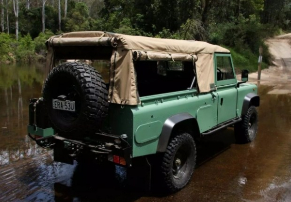 Культовий Land Rover Defender переробили на ідеальний позашляховик для експедицій