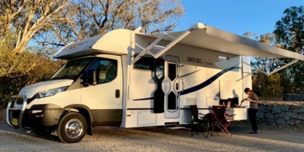 В Австралії створили розкішний автобудинок з кухнею та спальнею