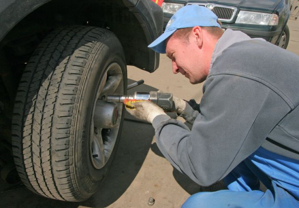 Горе от ума: как даже опытные водители &laquo;обламываются&raquo; со сменой зимней резины