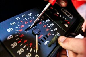 Как определить скрученный пробег автомобиля: что нужно знать