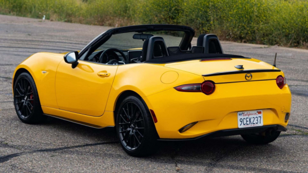 На аукционе продается сильно модернизированная версия Mazda MX-5 2016  На аукционе продается сильно модернизированная версия Mazda MX-5 2016