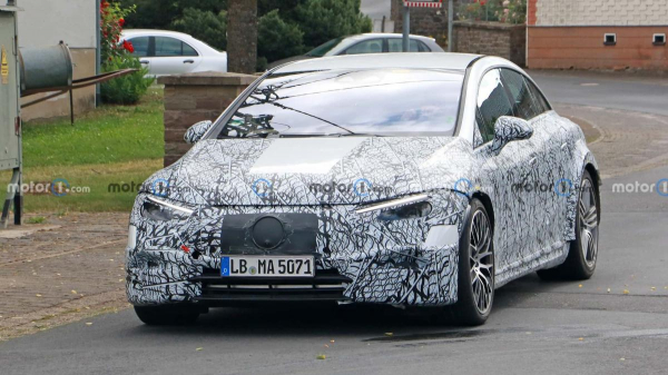 На тестах замечен прототип электрического Mercedes-AMG GT4 