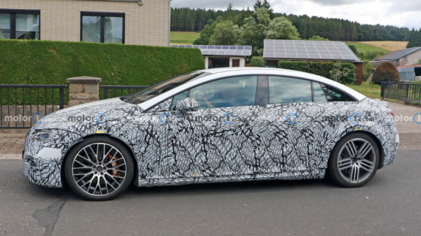 На тестах замечен прототип электрического Mercedes-AMG GT4 