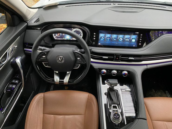 Оверсайз: сравнительный тест-драйв кроссоверов Changan CS95 и CS95 New