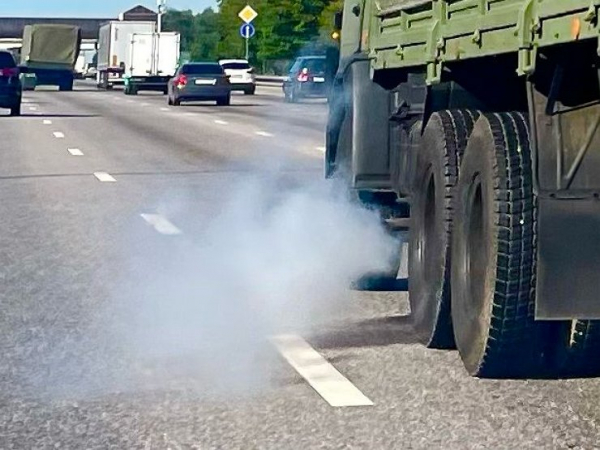 Почему синий дым из выхлопной трубы не должен пугать водителя