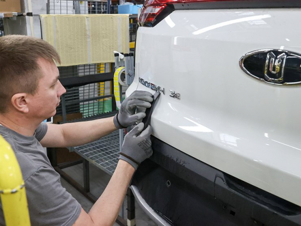 Подменяя понятия: почему власти страны и не думают спасать российский автопром