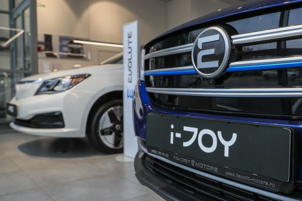 Путин пересаживает чиновников на отечественные авто. Китайцы потирают руки Путин пересаживает чиновников на отечественные авто. Китайцы потирают руки