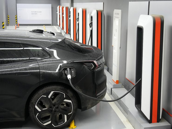 Российским владельцам китайских электромобилей обещают проблемы с законом