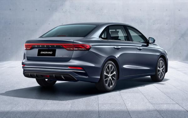 В России стартовали продажи нового седана Geely Emgrand 1,8 млн