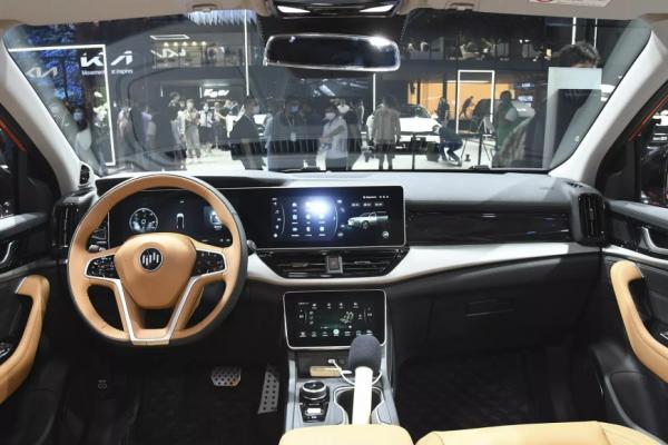 В Россию доставили кроссовер обанкротившегося автопроизводителя Weltmeister